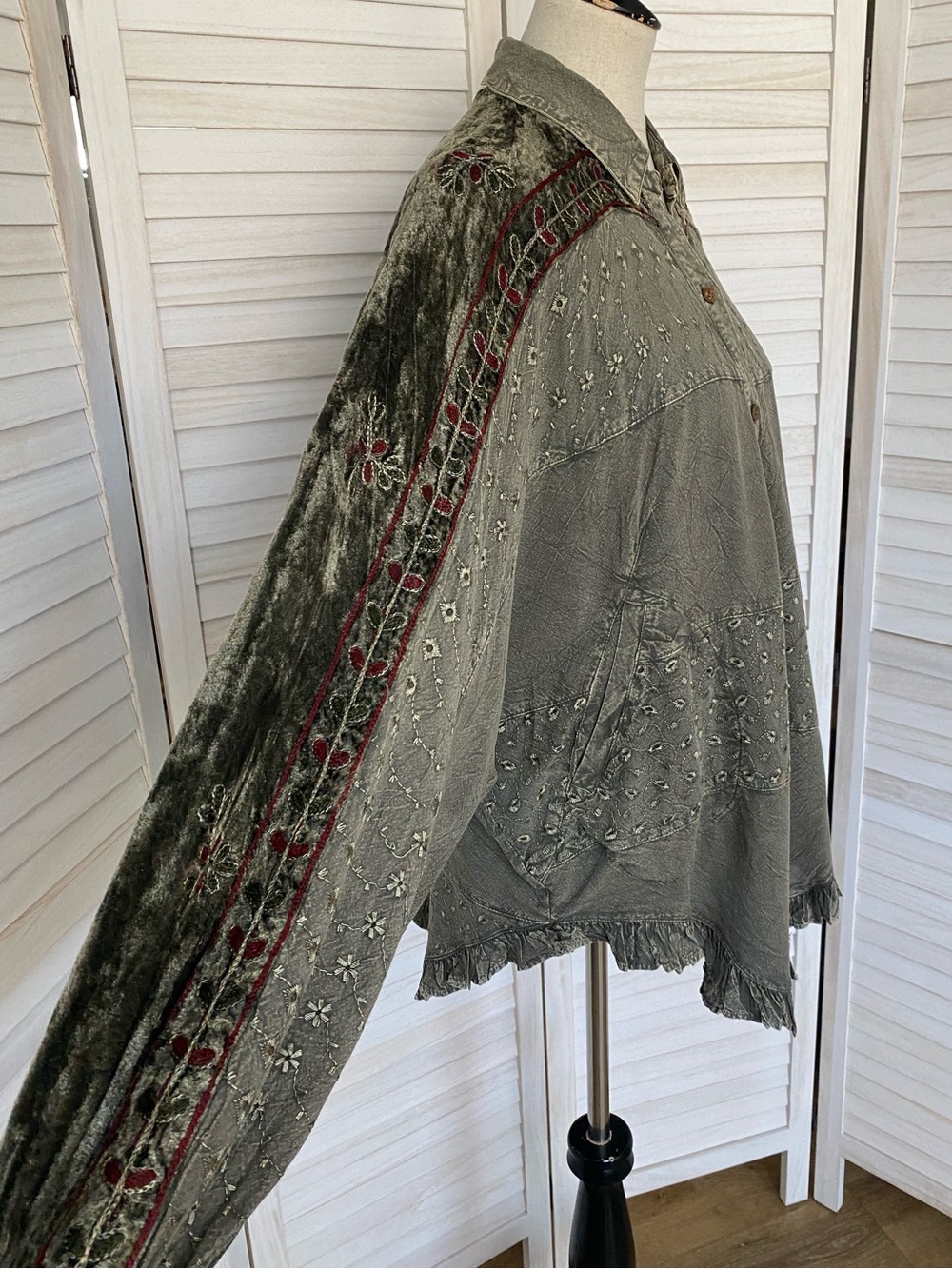 Young Threads Boho Velvet Embroidered Olive Green Button-Down Blouse SZ L NWT - Picture 4 of 15